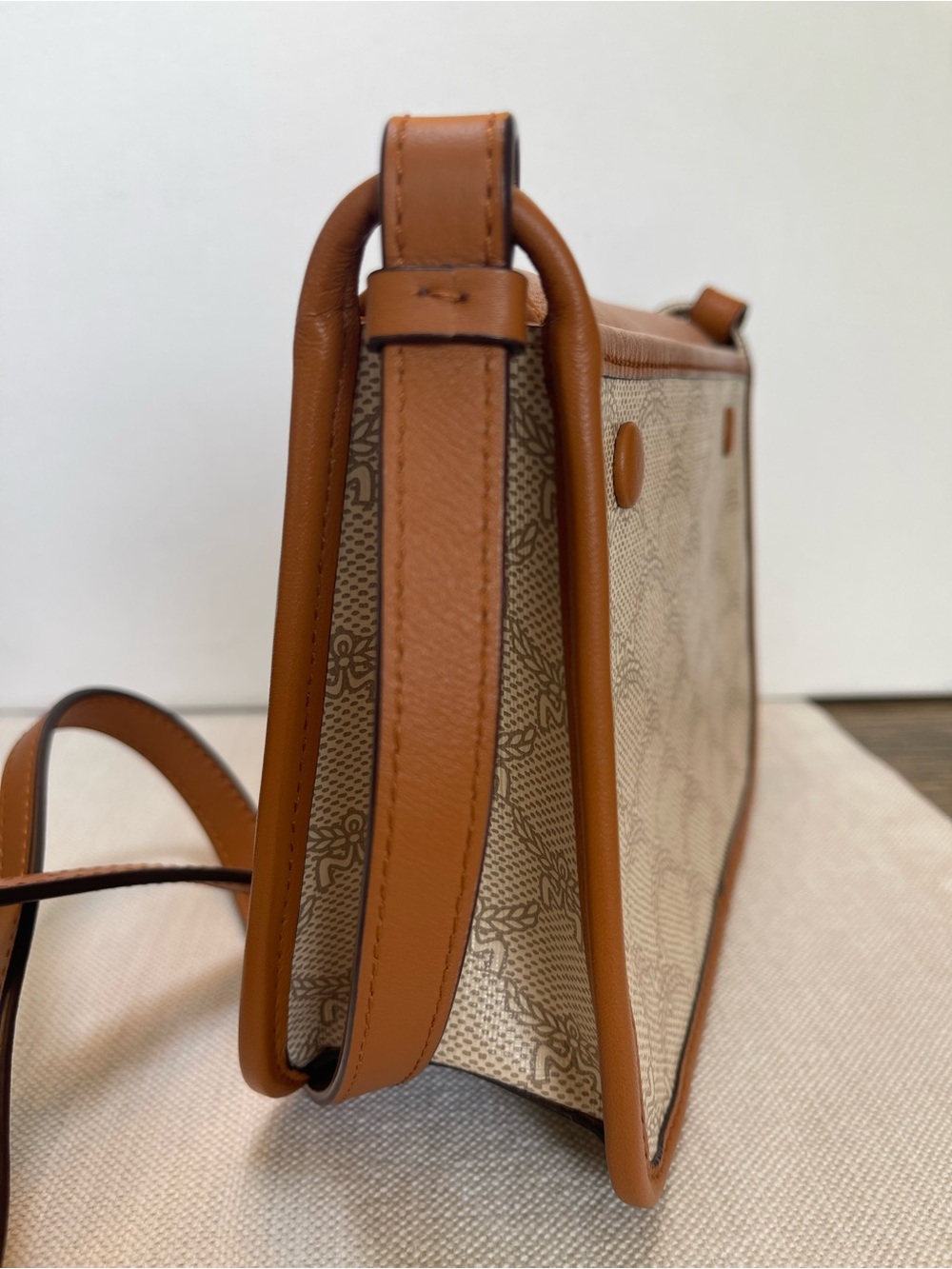 NWT MCM HIMMEL CROSSBODY IN LAURETOS W DETACHABLE FLAP POUCH CALF LEATHER TRIM - Picture 6 of 17